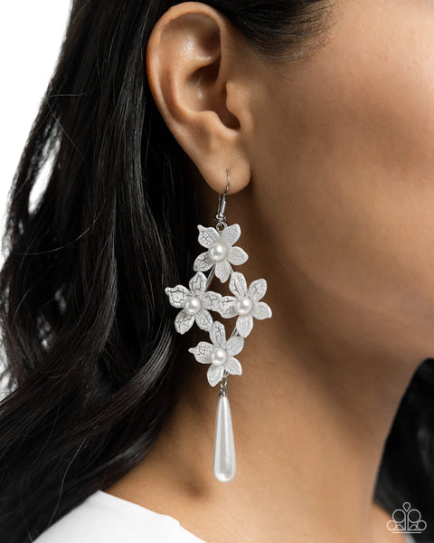 Paparazzi Vintage Veining - White Earrings