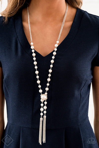 Paparazzi Vintage Diva - White Necklace