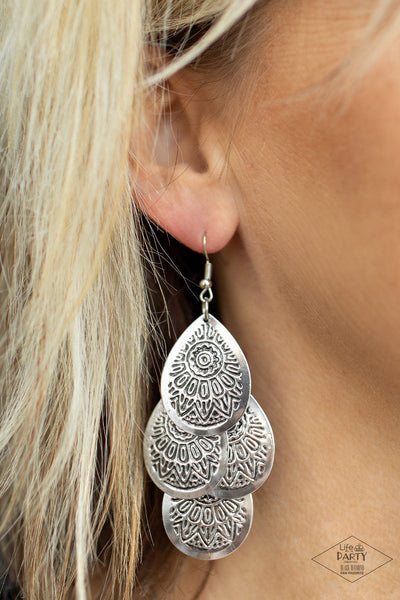 Paparazzi A Leading Light - Silver Earrings